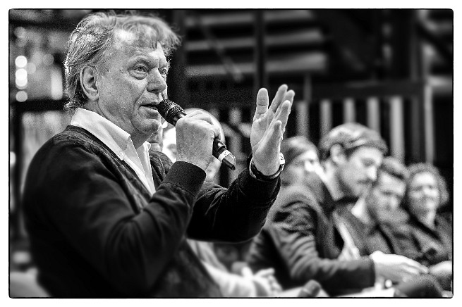 bKNE-b-230220150192_bw