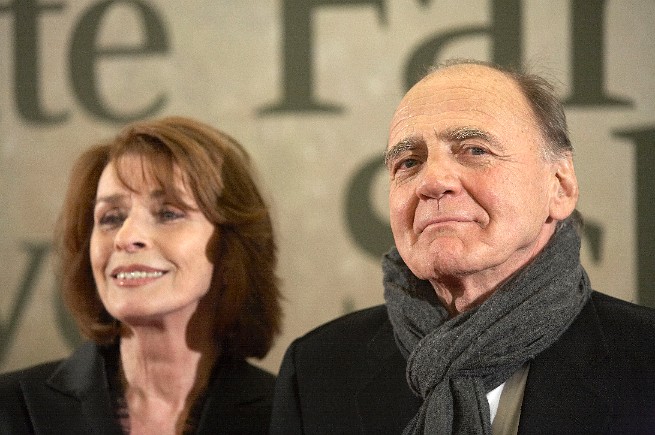 Satte Farben vor Schwarz