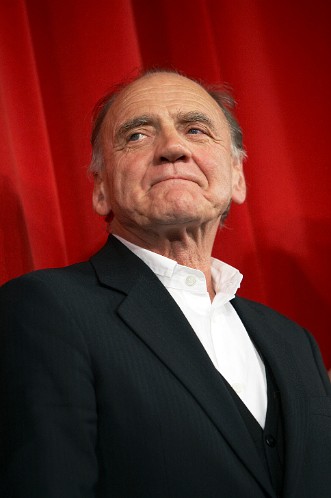 Satte Farben vor Schwarz